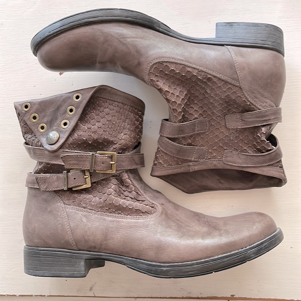 Nero Giardini leather/snakeskin grain taupe ankle boots 40/9